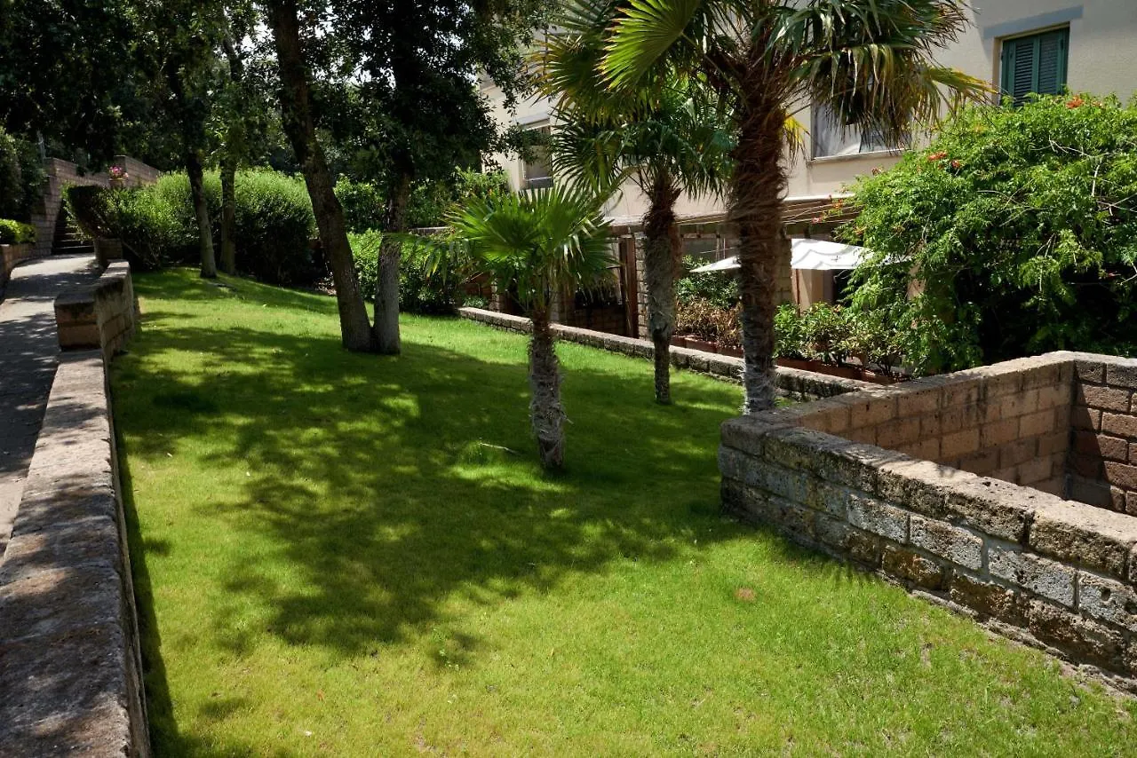 Confortevole Bilocale Giardino Doppio Parcheggio Punta Ala 0*,  Italy